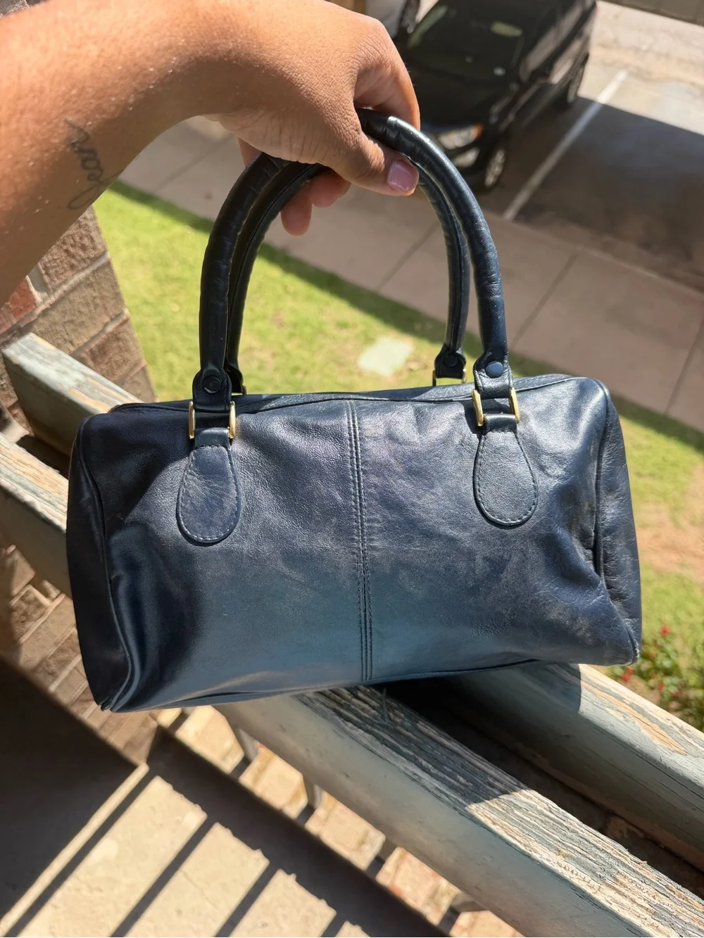 Classic Women's Navy Leather Satchel - Unbranded - Picture 4 of 6